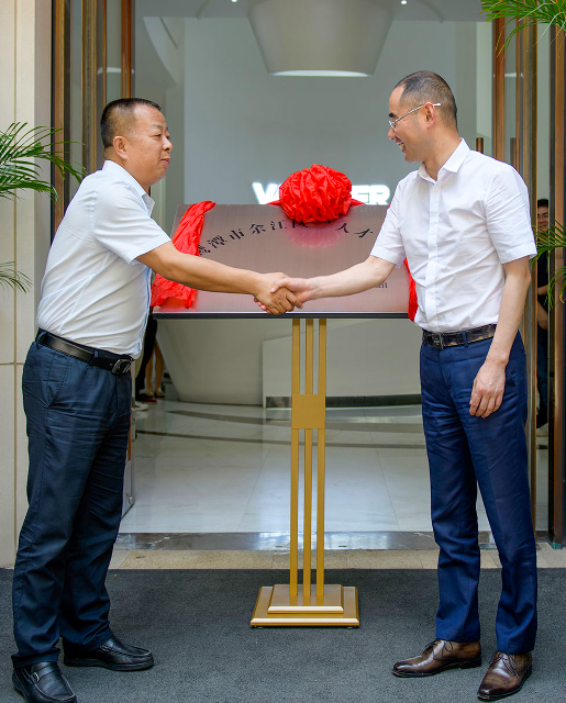 鷹潭市余江區(qū)“人才飛地”揭牌儀式在沃德?tīng)柨萍技瘓F(tuán)上海研發(fā)中心舉行